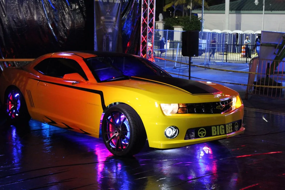 キャッチングコンセプト　Big Bee Giant bees permanently land in Orland – Chico Enterprise-Record